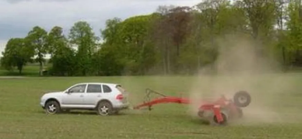Porsche Cayenne mietitrebbia!