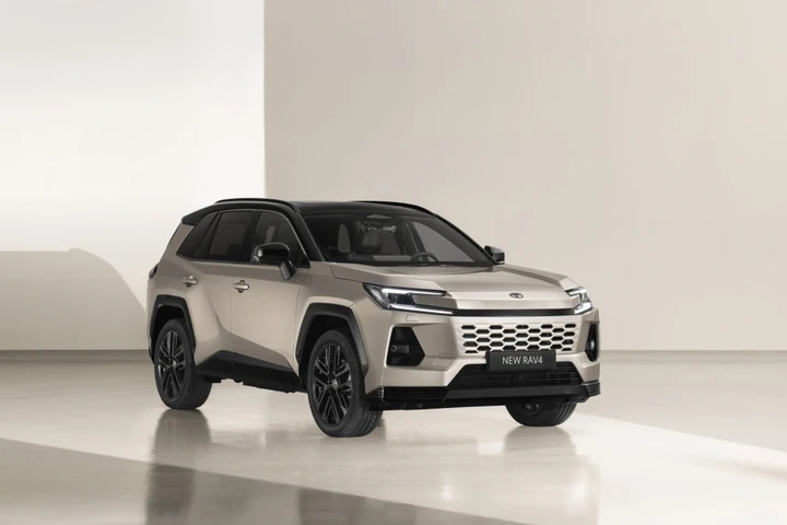 Toyota RAV4, la nuova generazione punte su stile e ibridazione