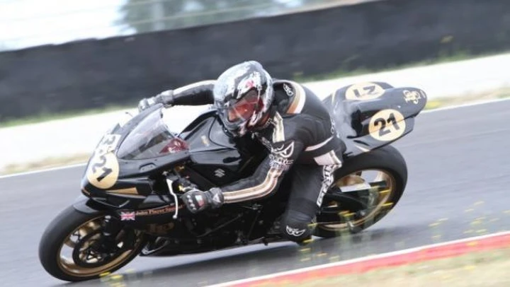 Scatto in Corsa: Suzuki GSX-R 750 John Player Special Edition