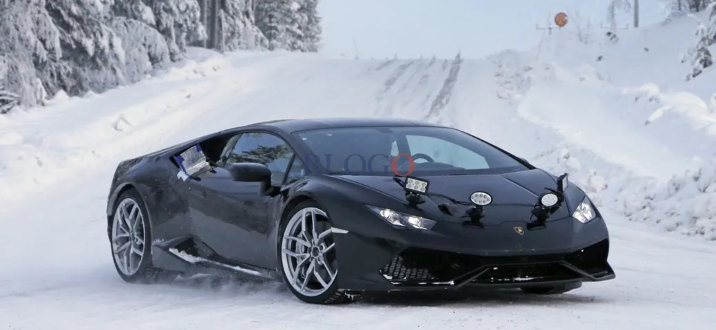 Lamborghini Huracan Superleggera: foto spia