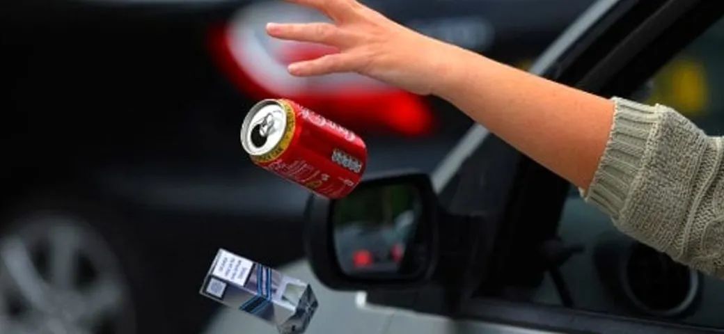 Nuove sanzioni per chi getta rifiuti dall’auto: ci sono multe salate