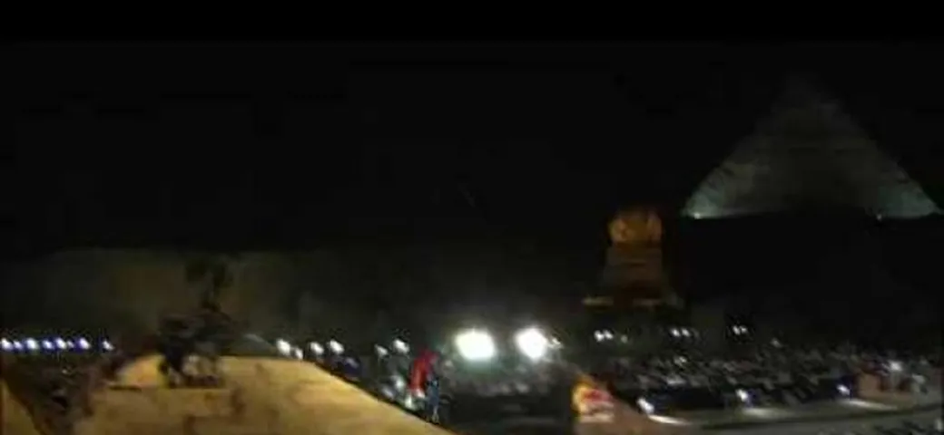 Red Bull X-Fighters 2010: Adams Jones vince sotto la Sfinge