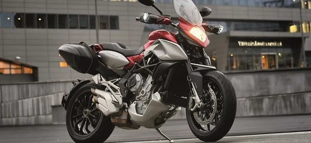 MV Agusta Stradale 800 2015: nuovo video e foto ufficiali