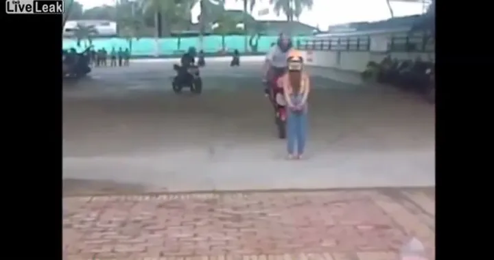 Epic fail: Stoppie al bacio... non riuscito [Video]