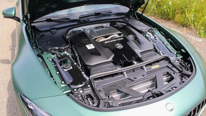 Mercedes-AMG: meglio il V8 o l'ibrido a 4 cilindri?