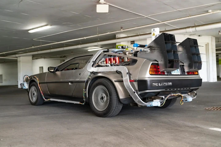 DeLorean DMC-12