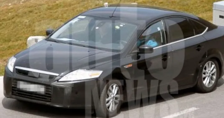 Ford Mondeo: prime foto spia del restyling