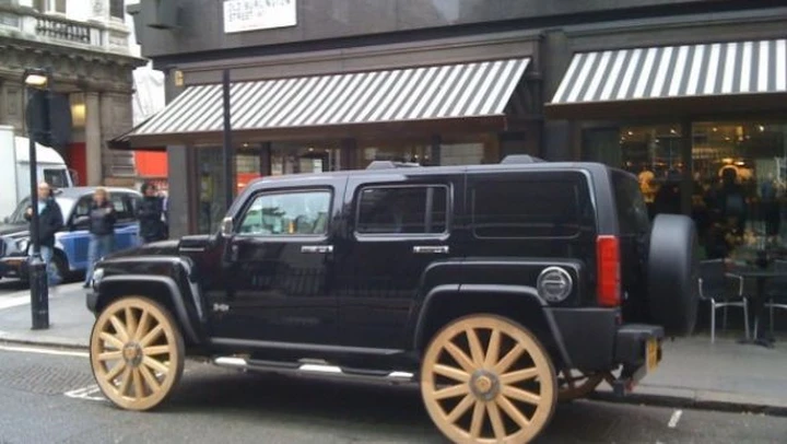 Foto della settimana: l'Hummer H3 medievale
