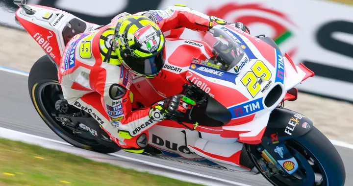 MotoGP Assen 2016: Iannone beffa Rossi e Marquez nelle FP2