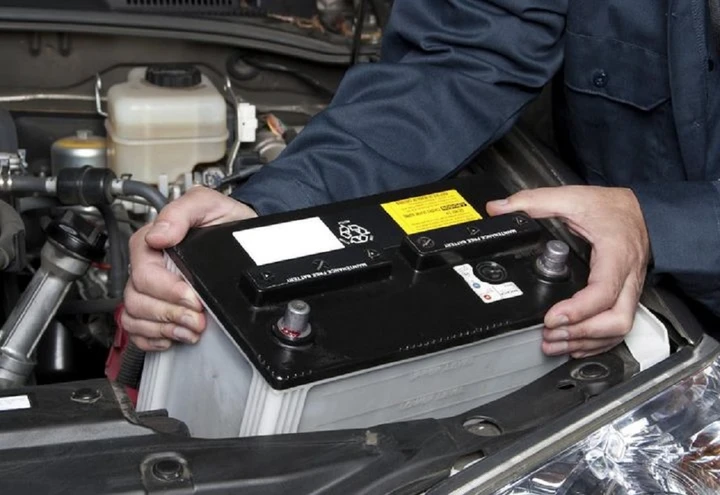 Batteria dell’auto: funzionamento, caratteristiche, tipologie, ricarica d’emergenza