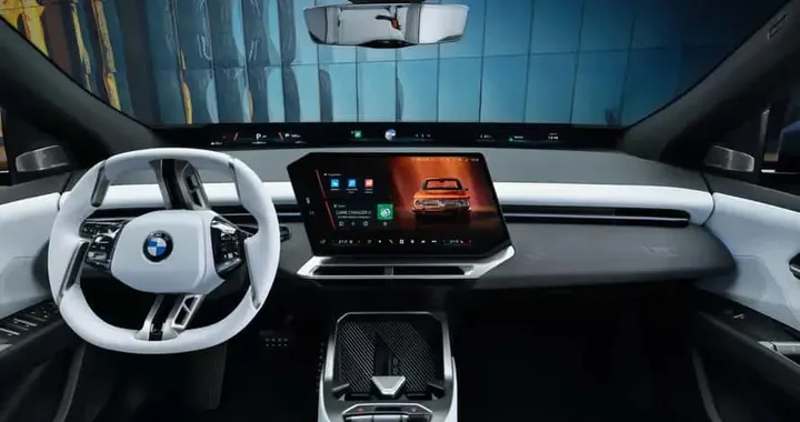 BMW elimina quasi tutti i tasti fisici: “I più giovani preferiscono touch"
