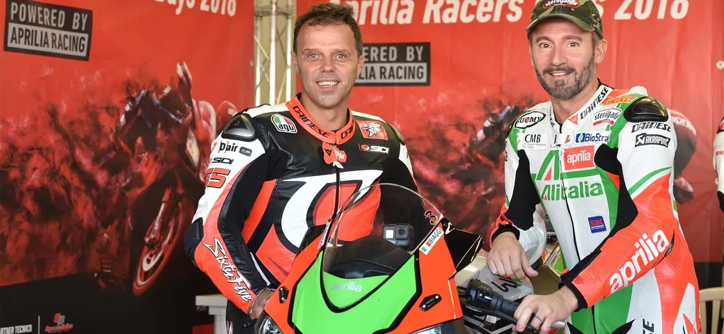 Come ai bei tempi: Biaggi e Capirossi in pista insieme all'Aprilia Racers Day