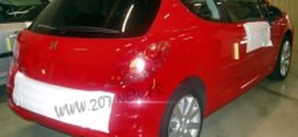 Peugeot 207 RC - foto spia