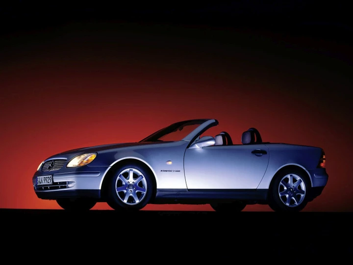 Mercedes-Benz SLK: il quarto di secolo della spider compatta