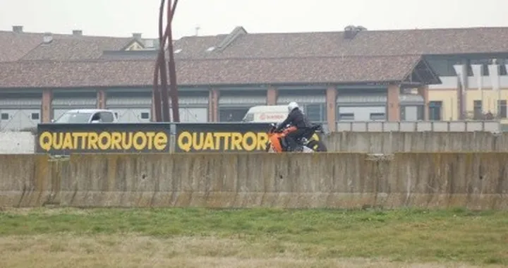 Spiata la KTM RC8 sulla pista di Vairano