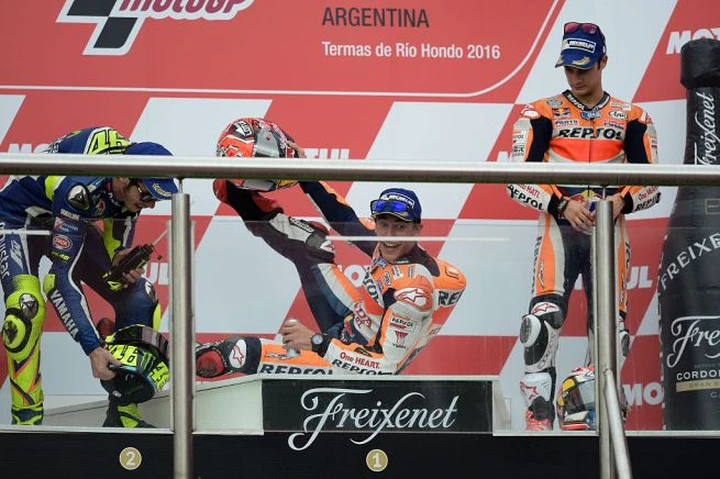 MotoGP Argentina, domina Marquez. Rossi ringrazia Iannone-kamikaze per il “disastro” Ducati. Anche Lorenzo ko