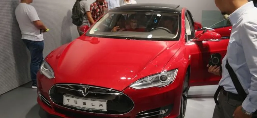 Tesla introduce un aggiornamento sulle P85 e P85D