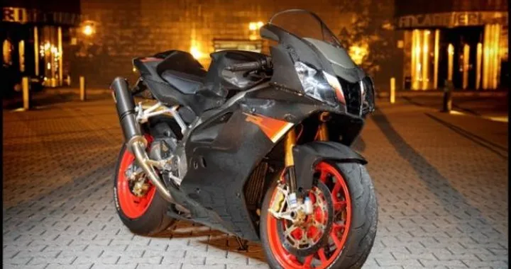Foto del giorno: Aprilia RSV 1000R Nera 79/200