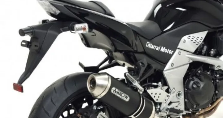 Scarichi Arrow Dark Line per Kawasaki Z750 e Honda Hornet