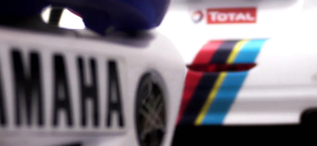 Peugeot R5 Vs Yamaha YZ450SM : Auto contro moto nelle strade del Rally del Ciocco