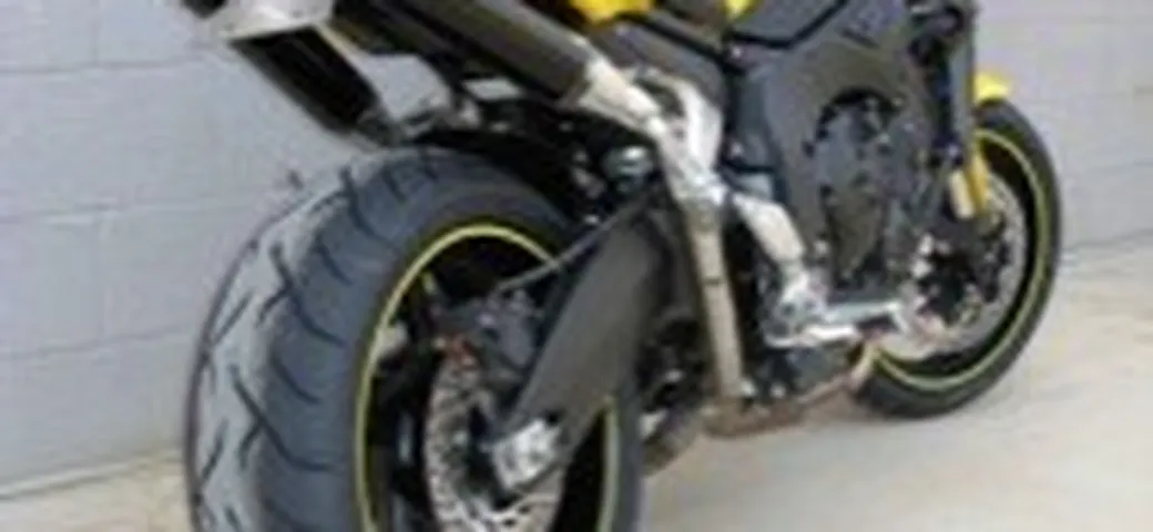 Doppio silenziatore per FZ1 da Ixil