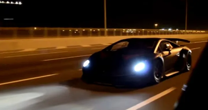 Una Lamborghini Sesto Elemento in giro per le strade arabe [Video]