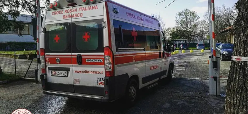 Ambulanza bloccata: assurdo gesto dei tifosi della legalità
