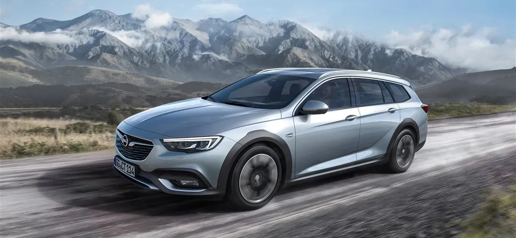 Opel Insignia: in arrivo il motore 2.0 biturbo da 210 CV