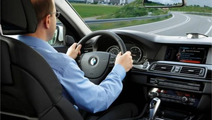 BMW: debutta il sistema di dettatura Dragon Drive! Messaging
