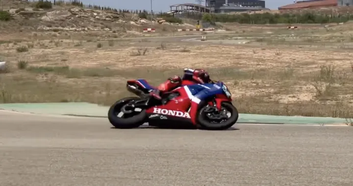 MotoGP, Marc Marquez si allena in sella ad una Honda CBR600RR