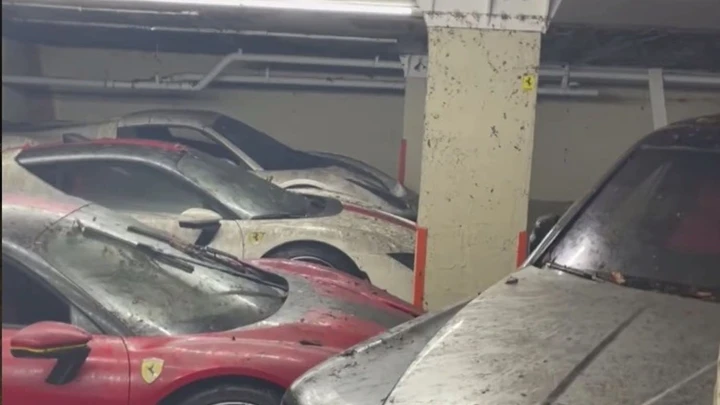 Tempesta in Florida: tante supercar danneggiate in un garage
