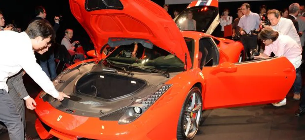 Lo sportello anteriore della Ferrari 458 Italia non si apre dall'interno. Scatta il richiamo