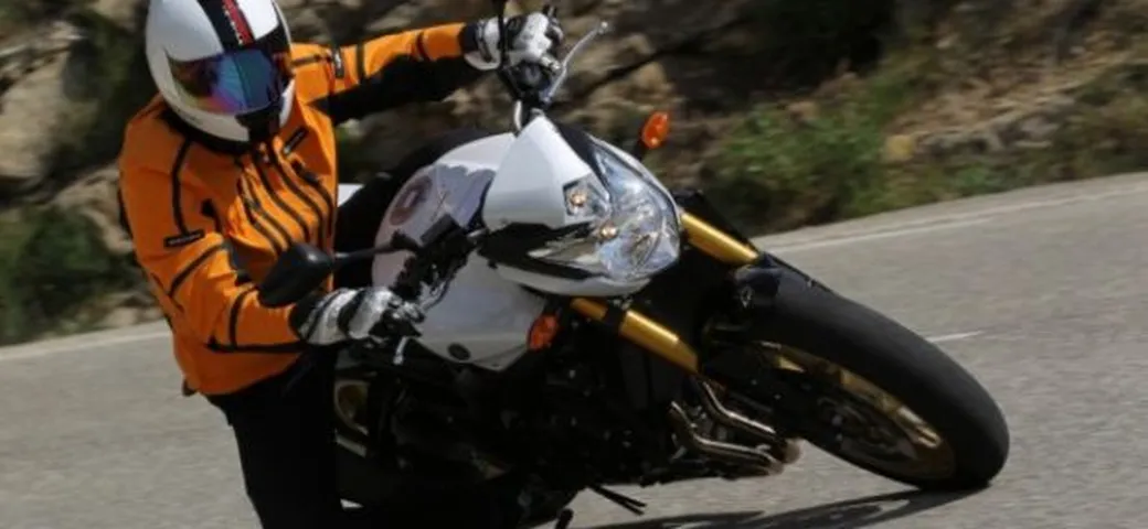 TEST Yamaha FZ8 e Fazer8 2010, in medio stat virtus