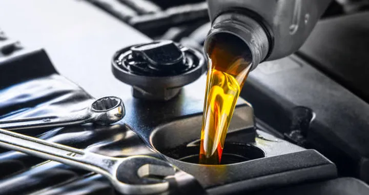 Crisi in Medio Oriente, l’olio motore scarseggia: prezzi triplicati