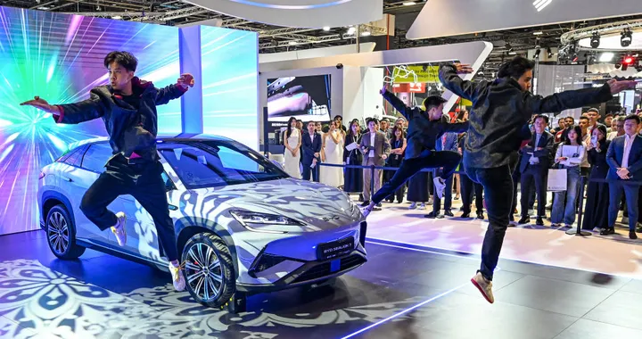 BYD sfida Tesla, obiettivo offrire la guida autonoma a tutti a prezzi stracciati