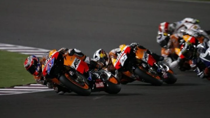 Gran gara e vittoria per la Repsol Honda in Qatar. Stoner: 