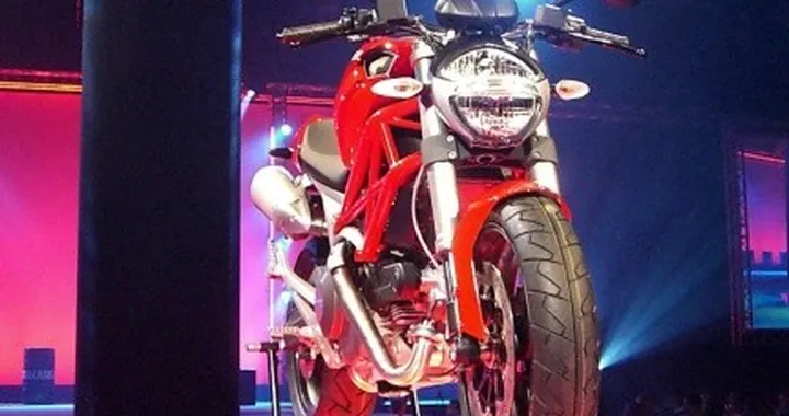 La nuova Monster 696 regina tra le curve