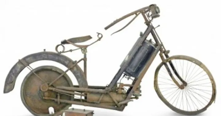 La prima moto della storia verrà battuta all'asta