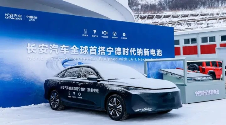 CATL punta sul sodio: batterie più economiche (-30%) e 600 km