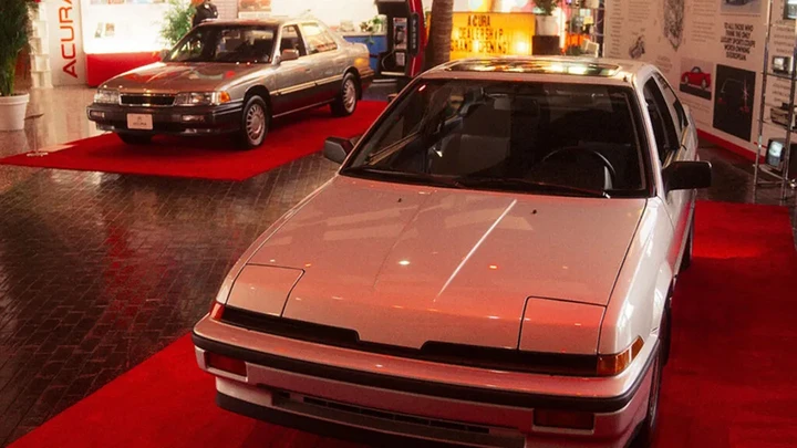 Honda/Acura mette in piedi un concessionario che ci riporta negli anni '80
