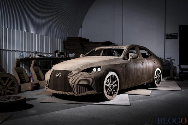 Lexus IS Origami: la berlina costruita con la carta