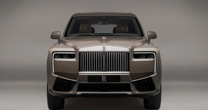 La Rolls-Royce da 460.000 dollari regalata a Re Carlo: non può usarla sempre