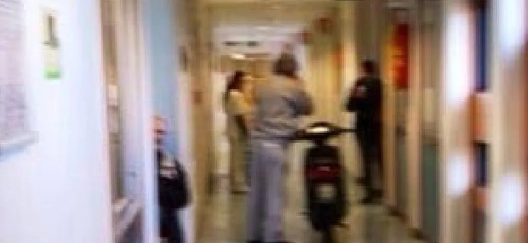 Uno scooter nei locali del II Policlinico di Napoli
