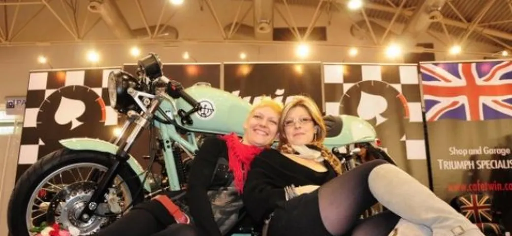 Motodays 2012: aspiranti sexy bikers. Gli scatti dal salone di Roma