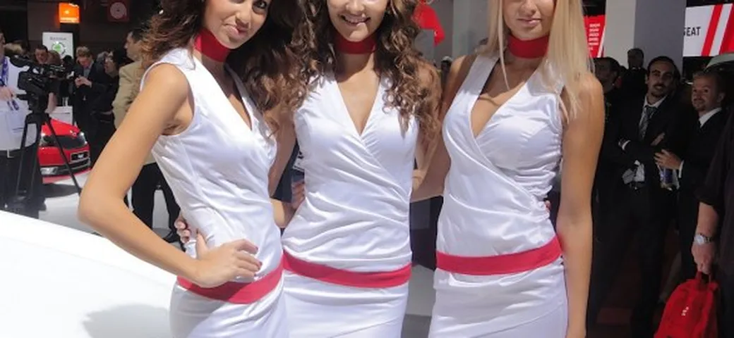 Le ragazze del Salone di Parigi 2012 in video