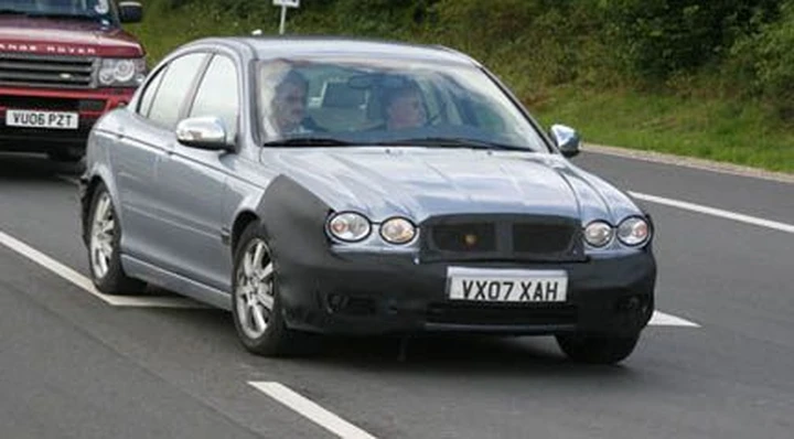Jaguar X-Type restyling - la baby-Jag si rinnova