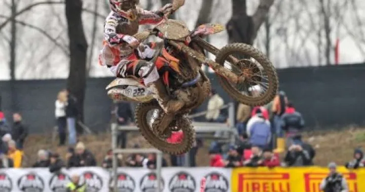 Starcross: Cairoli cambia moto ma non gradino del podio