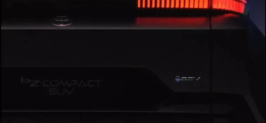 Toyota bZ Compact SUV: il teaser del crossover elettrico