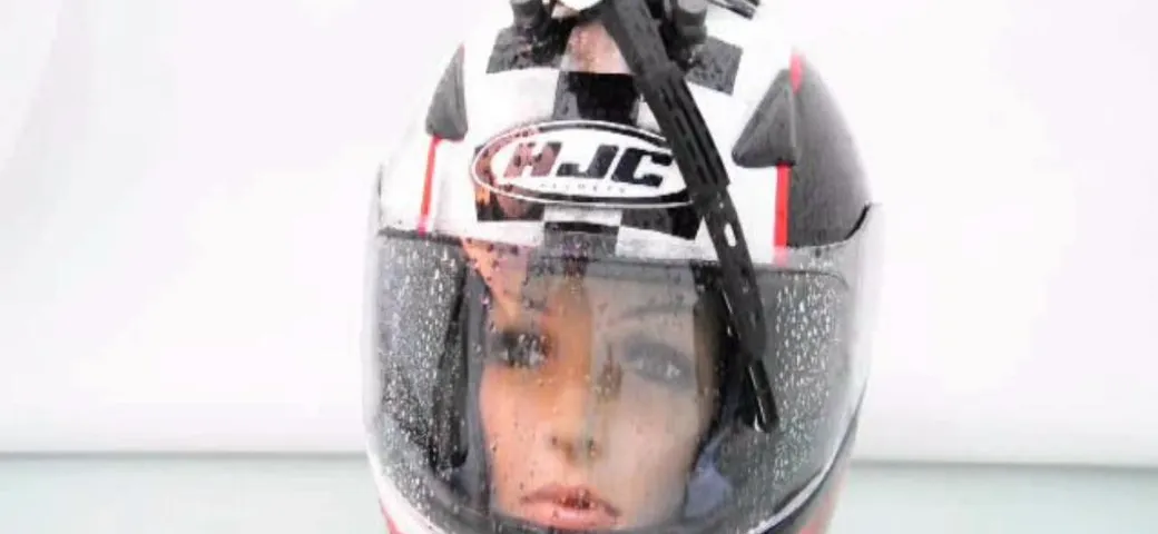 Casco con tergicristallo: idea scenografica [Video]