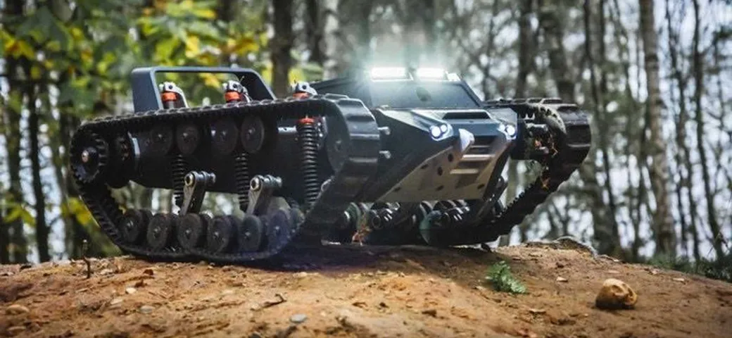 Brawler V2: cingolato radiocomandato che va a 64 km/h